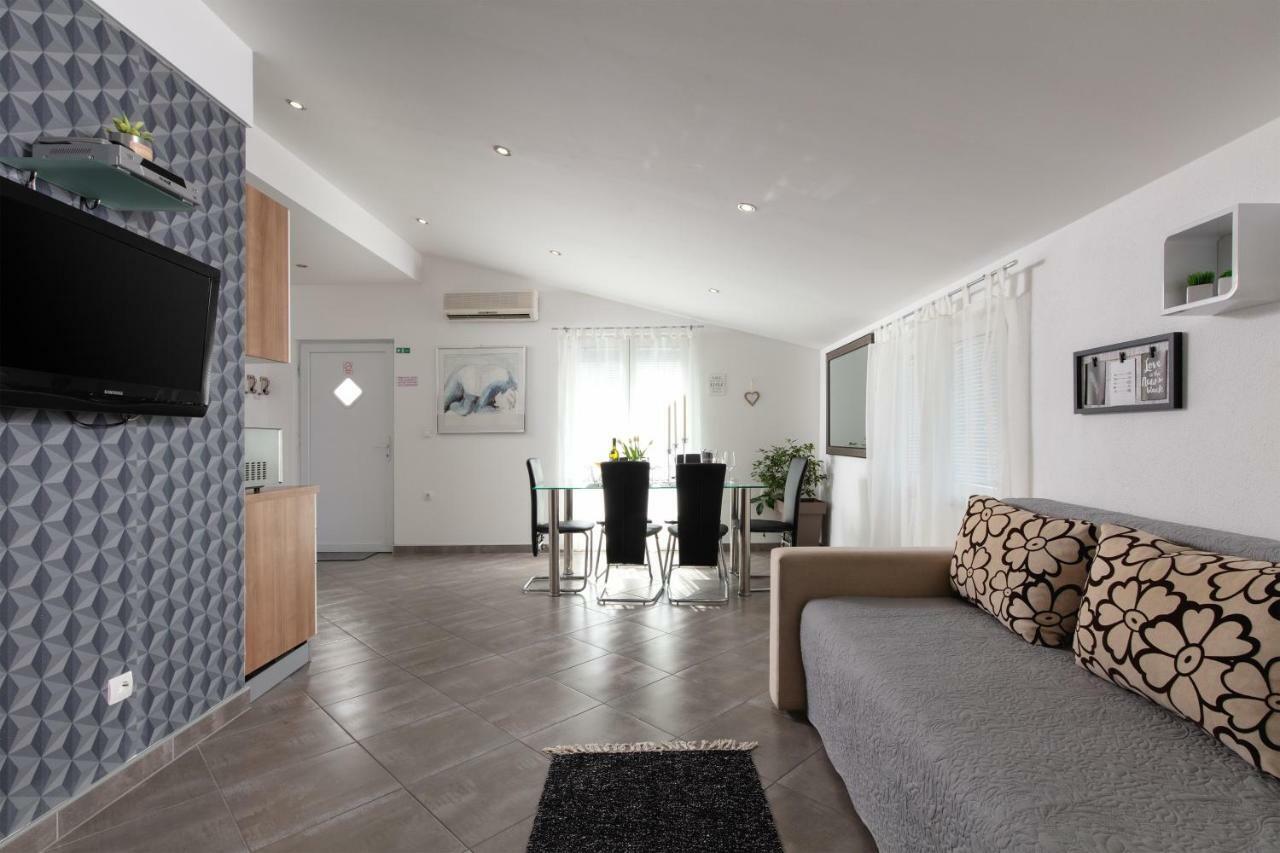 Apartments Bubalo Omiš Екстериор снимка